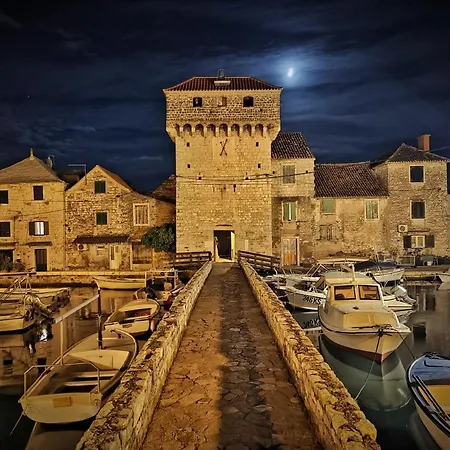 D&m Delux 2 Kaštela